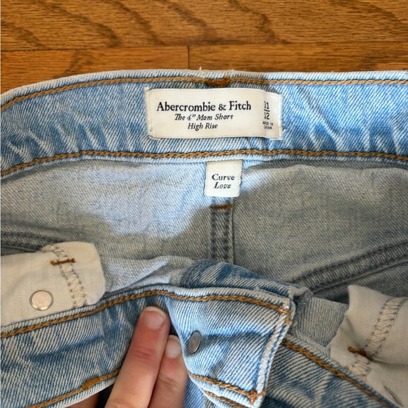 Abercrombie & Fitch 4” Mom Short Light Blue Denim Shorts - Picture 3 of 3